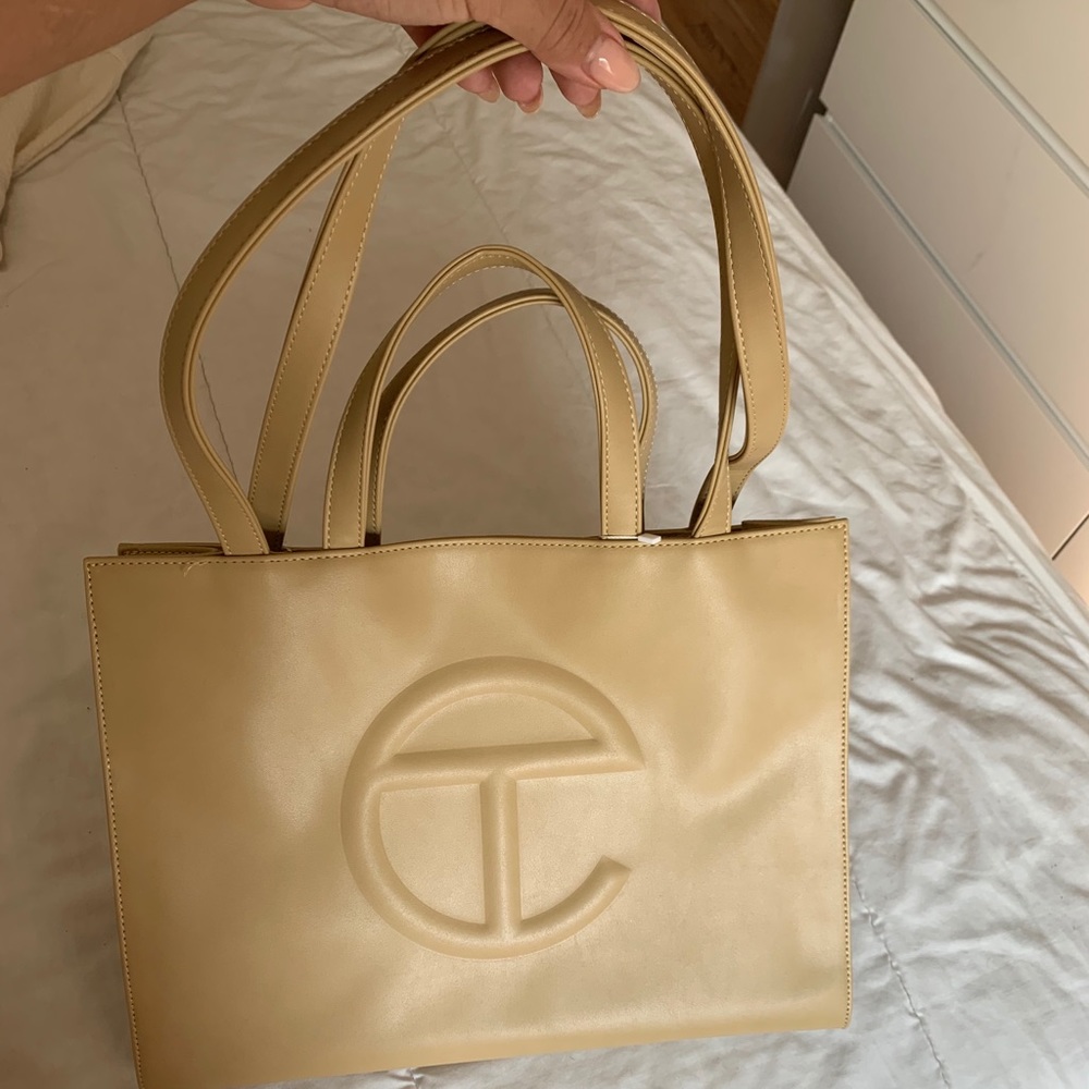 CREAM TELFAR MEDIUM  - brand new